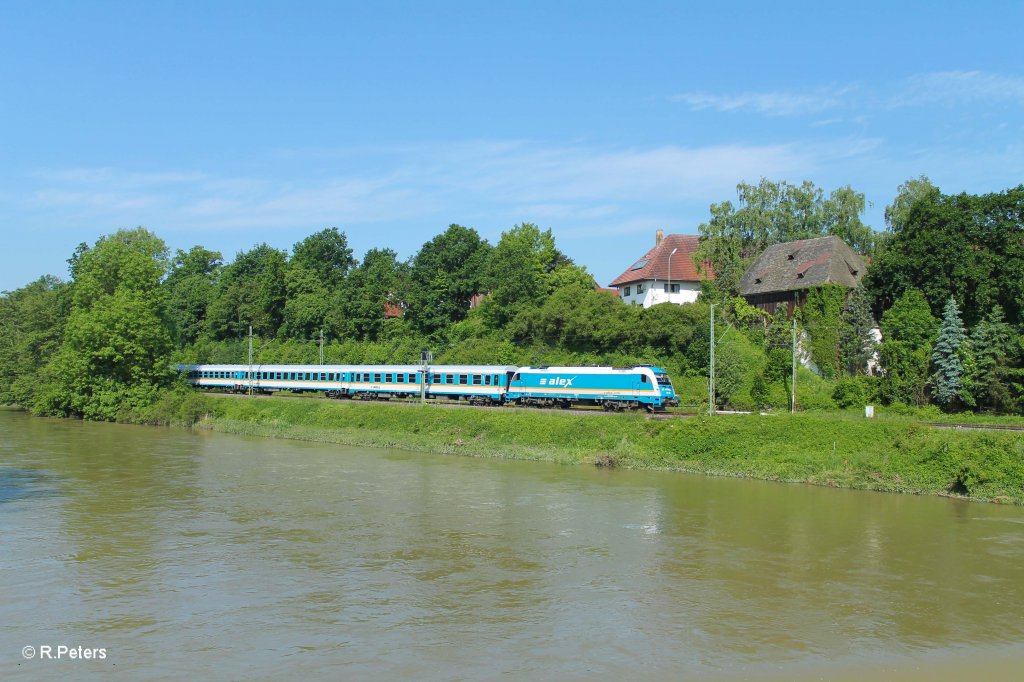 183 002 mit dem ALX 84123 / 355 M�nchen - Prag/Hof bei Volkmannsdorf. 08.06.13