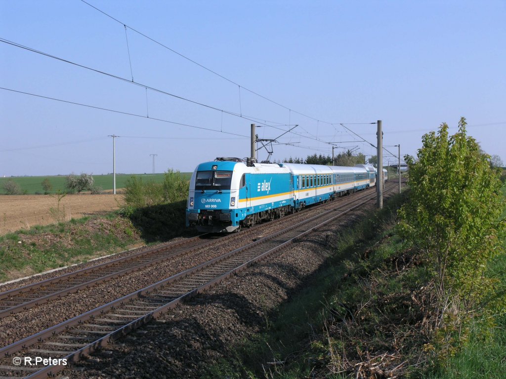 183 005 mit den ALX84112 M�nchen – Regensburg bei Altegolsheim. 21.04.11
