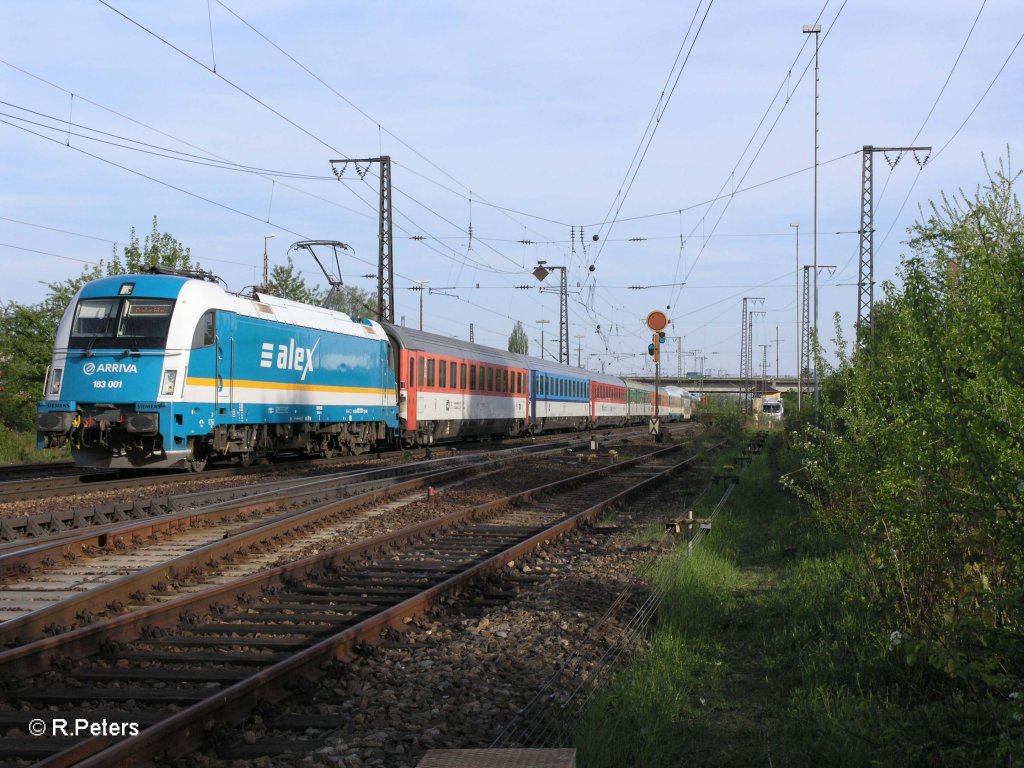 185 001 f�hrt in Regensburg mit dem ALX357/87014 ein. 29.04.10