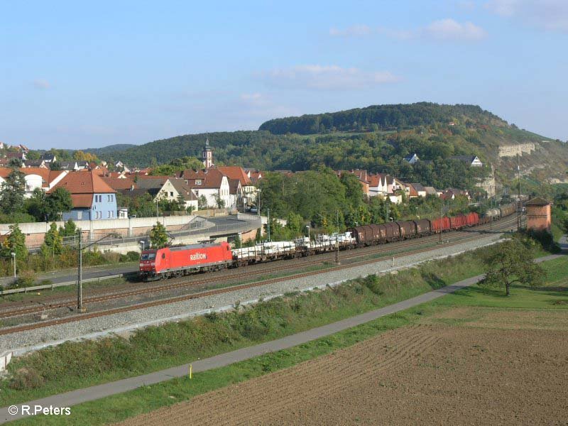 185 174-0 zieht ein Gemichten G�terzug durch Retzbach-Zellingen.27.09.08