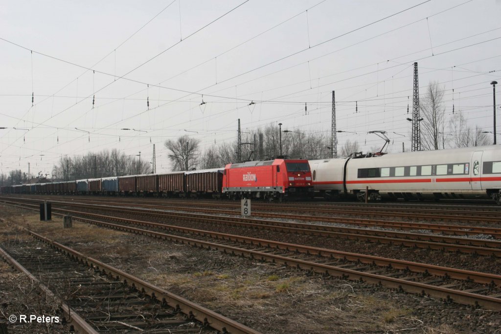 185 216-9 zieht ein Kohelzug durch Leipzig Sch�nefeld. 12.03.11