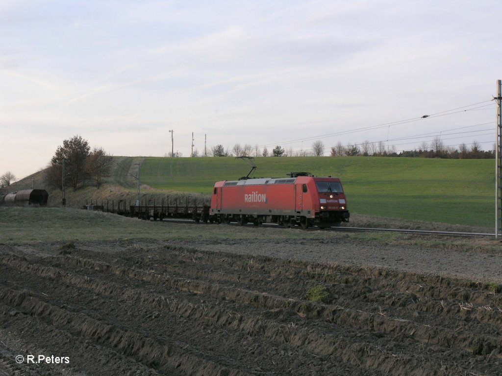 185 235-9 mit gemischten G�terzug bei Fahlenbach. 24.03.11