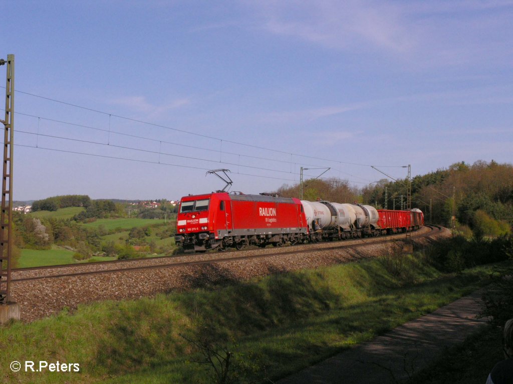 185 275-5 zieht ein gemischten G�terzug bei Edlhausen. 03.05.08