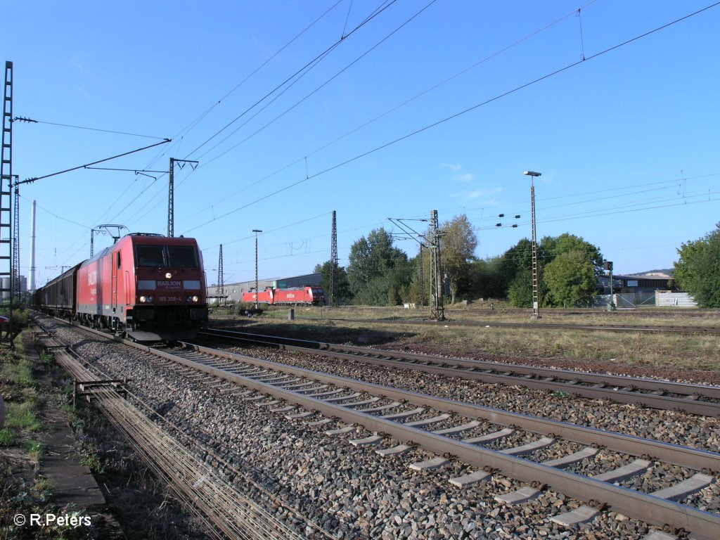 185 308-4 zieht bei Regensburg Ost ein gemischten G�terzug. 09.09.09