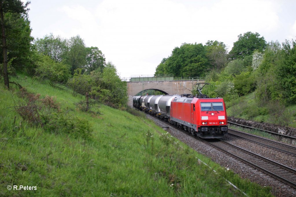 185 314-2 mit Staubbeh�lterzug bei Postbauer-Heng. 13.05.11