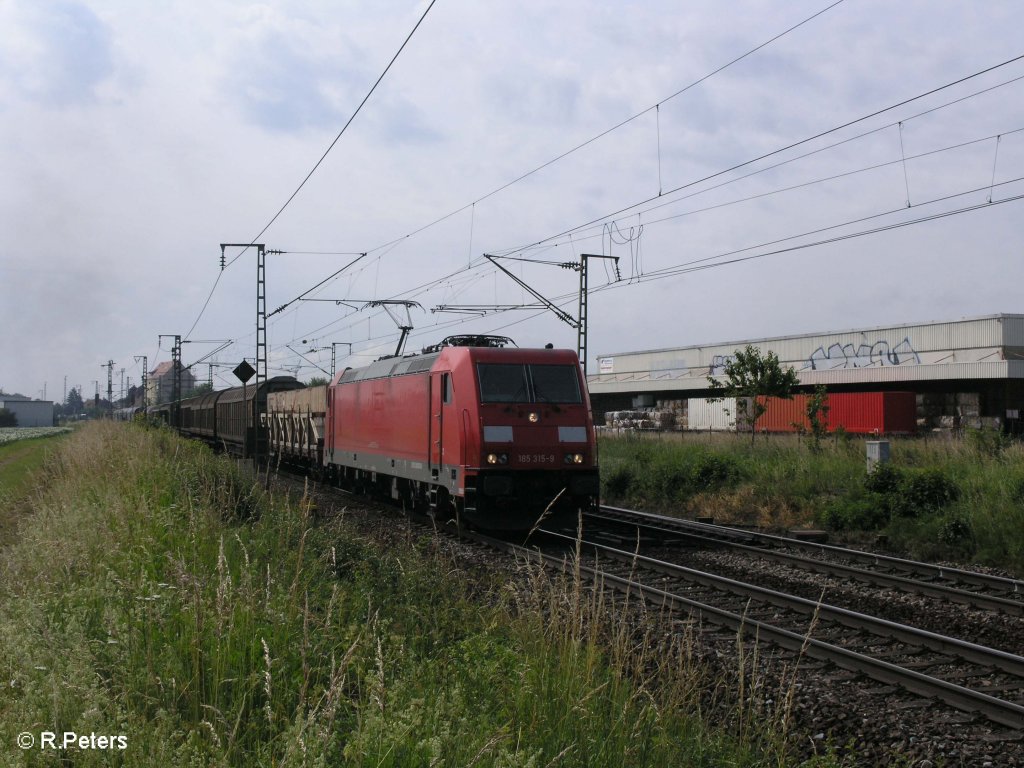 185 315-9 zieht ein gemischten G�terzug durch Obertraubling. 20.06.09