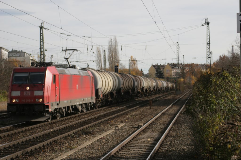 185 363-9 mit Kesselzug am Heimeranplatz in M�nchen. 04.11.10