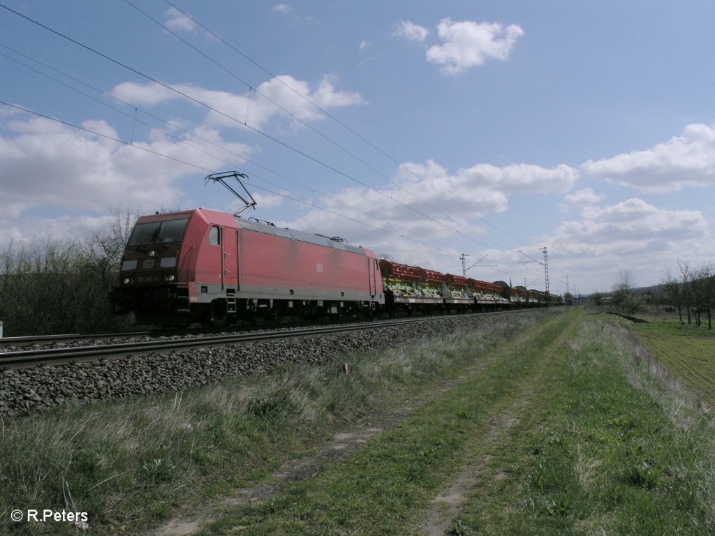 185 365-4 zieht bei Th�ngersheim ein gemischten G�terzug. 10.04.10