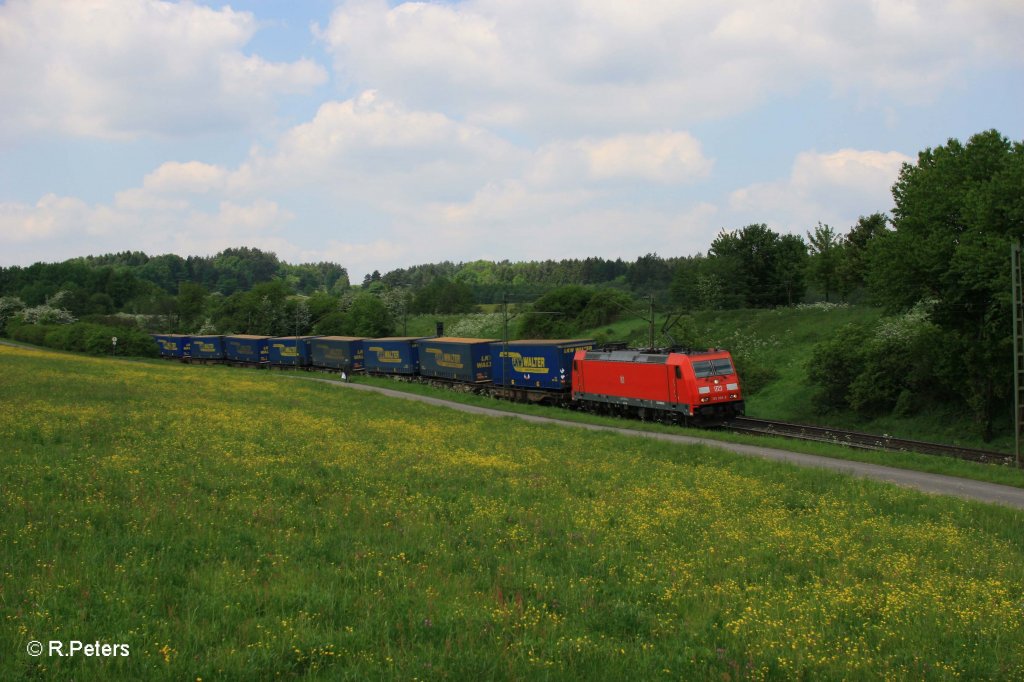 185 368-8 mit LKW-Walter bei P�lling. 13.05.11
