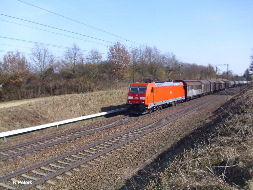 185 381-1 mit gemischten G�terzug bei Fahlenbach. 24.03.11