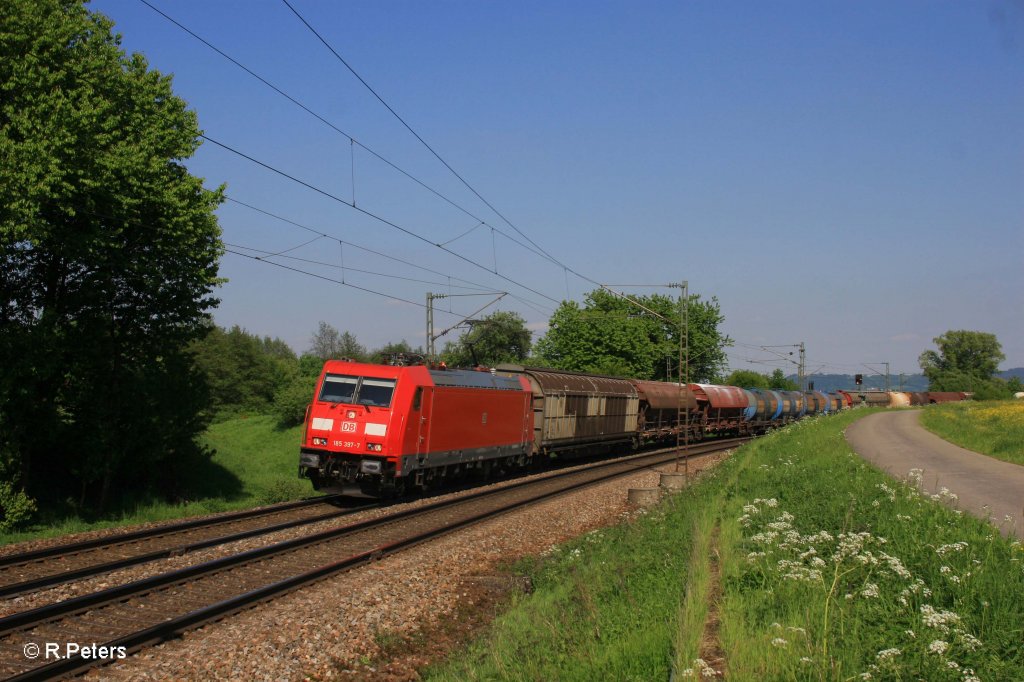 185 397-7 mit gemischten G�terzug bei P�lling. 13.05.11