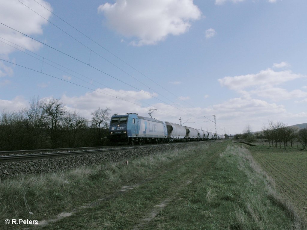 185 529 zieht ein Kalkzug durchs Maintal bei Th�ngersheim. 10.04.10