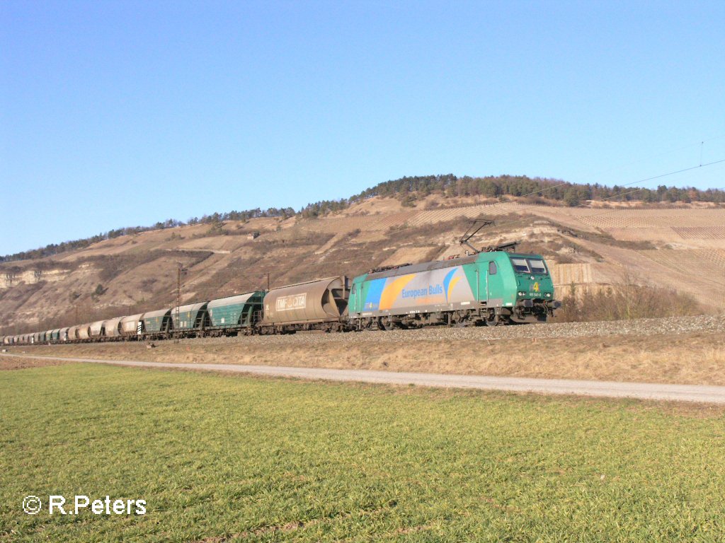 185 541-0 zieht ein Getreidezug bei Th�ngersheim. 16.02.08
