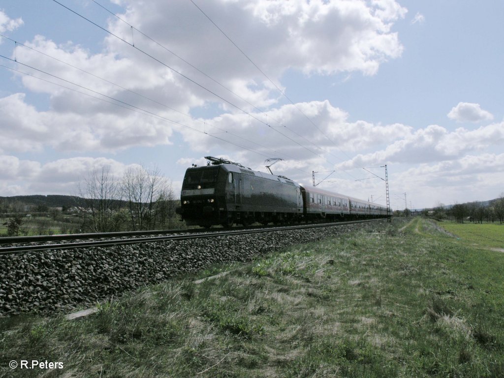 185 552-7 zieht bei Th�ngersheim ein RE Frankfurt/Main. 10.04.10