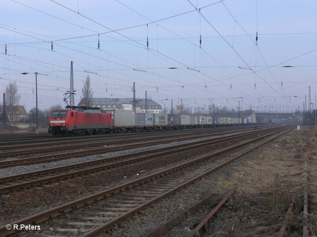 189 012-8 zieht ein Containerzug durch Leipzig Sch�nefeld. 05.03.11
