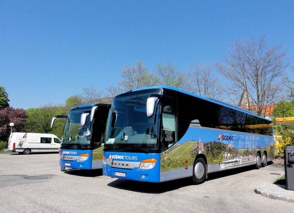 2 mal SETRA, links ein 415 GT-HD und rechts ein 417 GT-HD von BLAGUSS/Slowakia am 26.4.2013 in Krems gesehen.