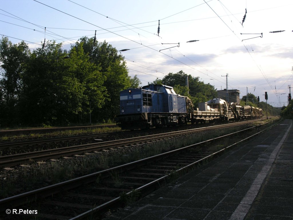 204 011-5 �berf�hrt in Saarmund ein Bauzug. 17.05.09