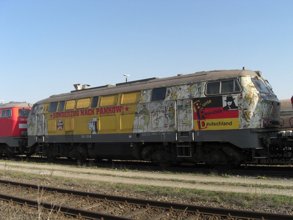 218 212-9 die  Sonderzug nach Pankow -Lok, ist immer noch in M�hldorf abgestellt.
Aufgenommen am 17. April 2011.