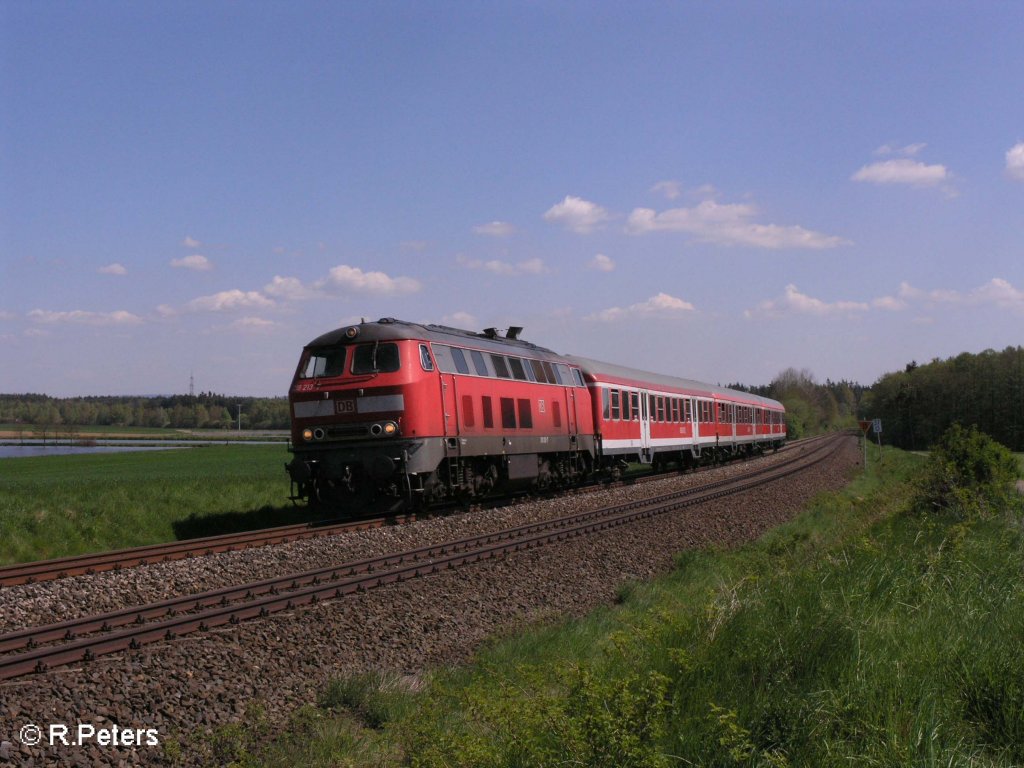 218 213-7 zieht bei Oberteich einen Sch�ler-Verst�rkungszug. 09.05.08