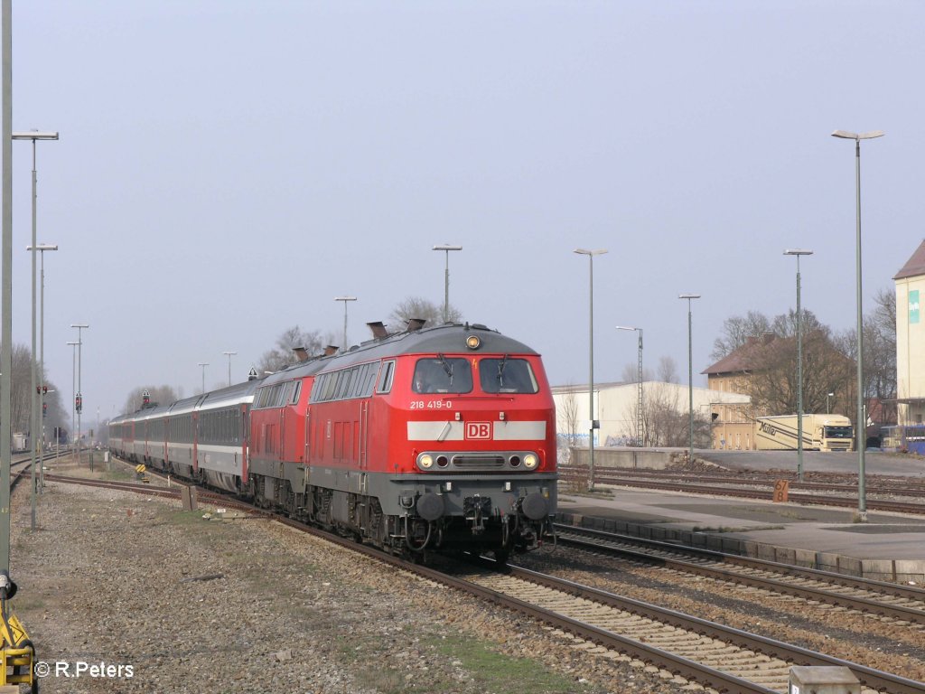 218 419-0 erreicht Buchloe mit den EC192 nach Z�rich. 04.04.09
