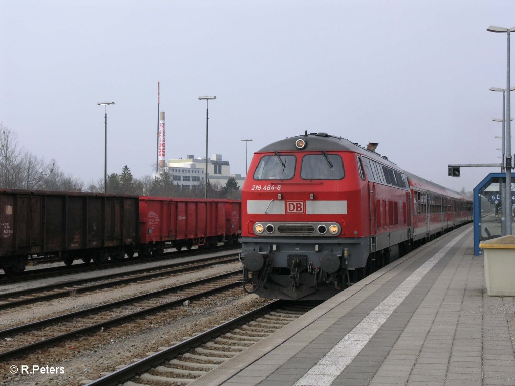 218 464-6 verl�sst Buchloe mit den RE32684 Memmingen. 04.04.09
