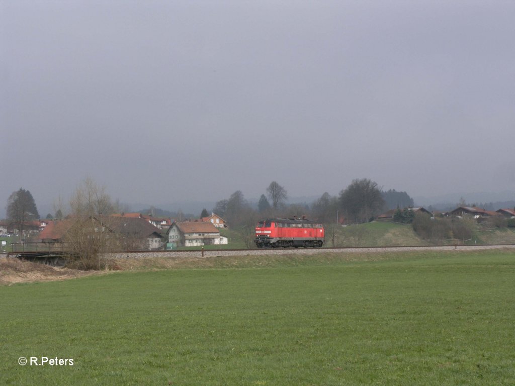 218 487-7 rollt bei Stein im Allg�u um ein IC zu holen. 17.04.10