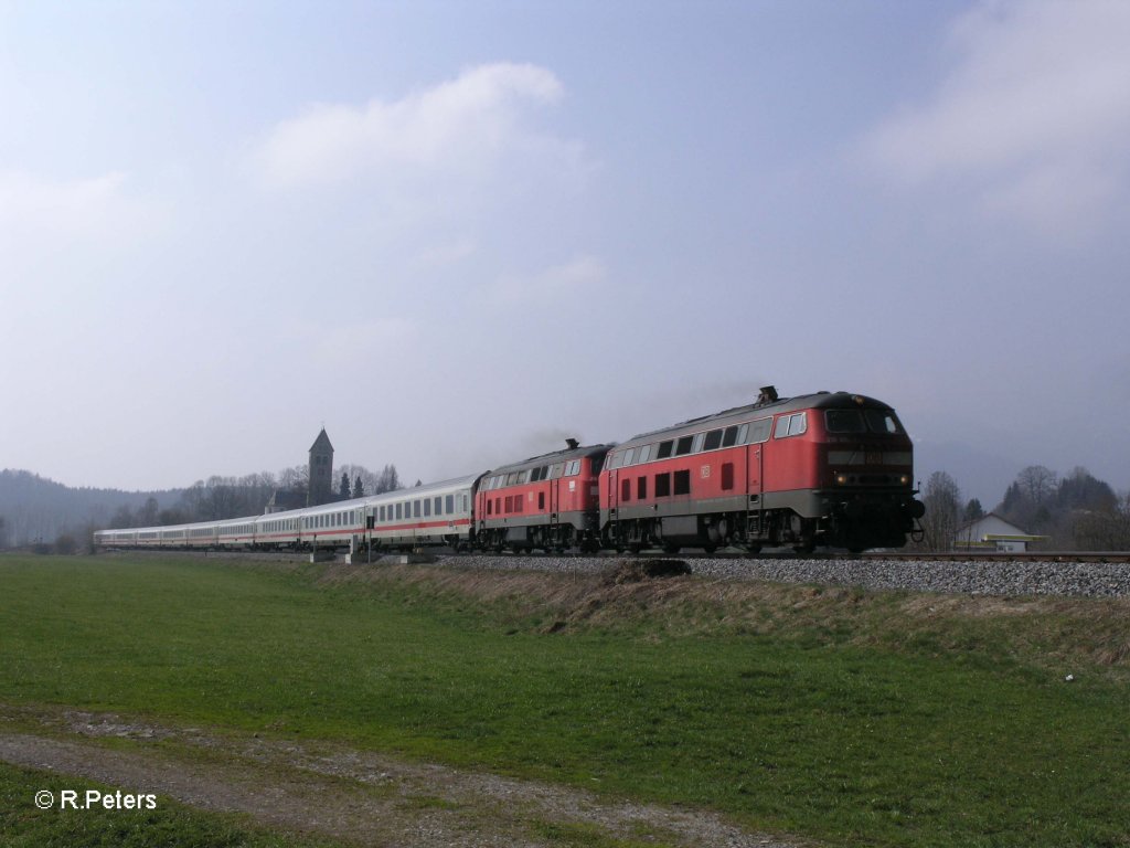 218 492-3 und 487-7 ziehen den IC 2012 nach Leizig bei Stein im Allg�u. 17.04.10