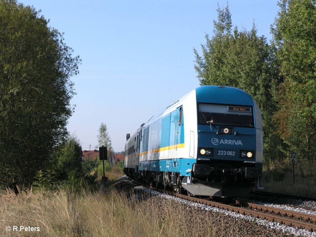 223 062 f�hrt mit den ALX37972 nach Hof in Wiesau/Oberpfalz ein. 27.09.09
