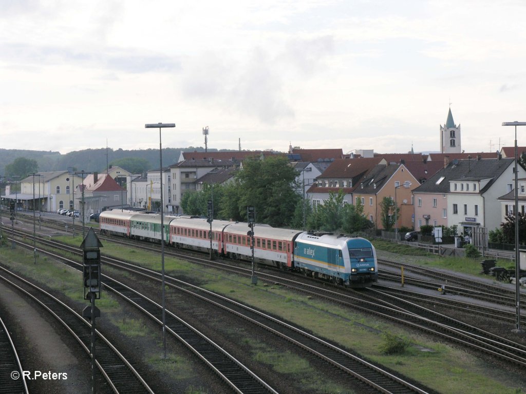 223 062 verl�sst Schwandorf mit dem ALX357 nach Prag. 26.05.10