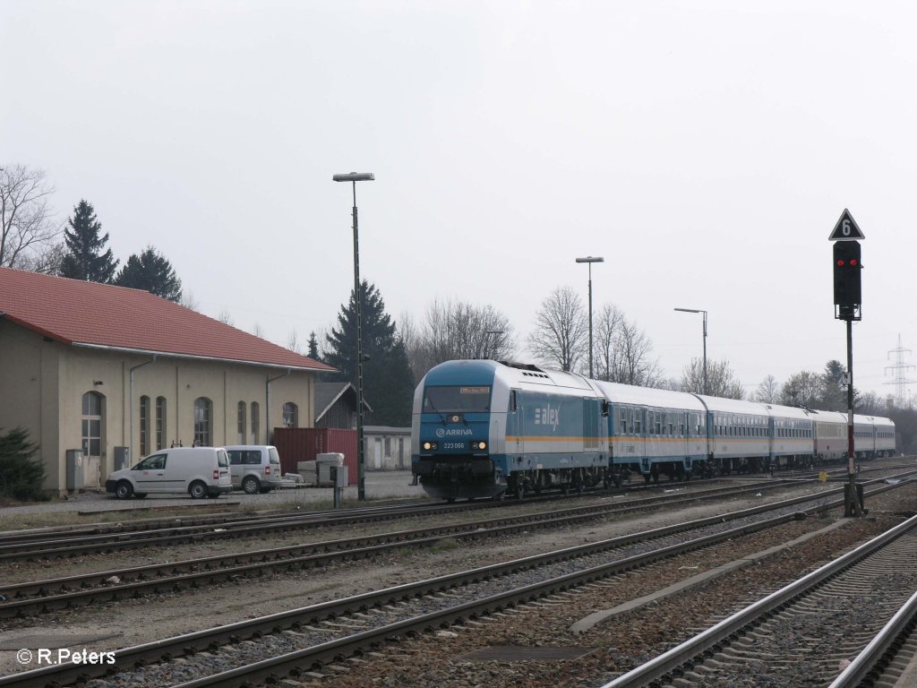 223 066 f�hrt in Buchloe mit den ALX39961/38711 M�nchen HBF. 04.04.09
