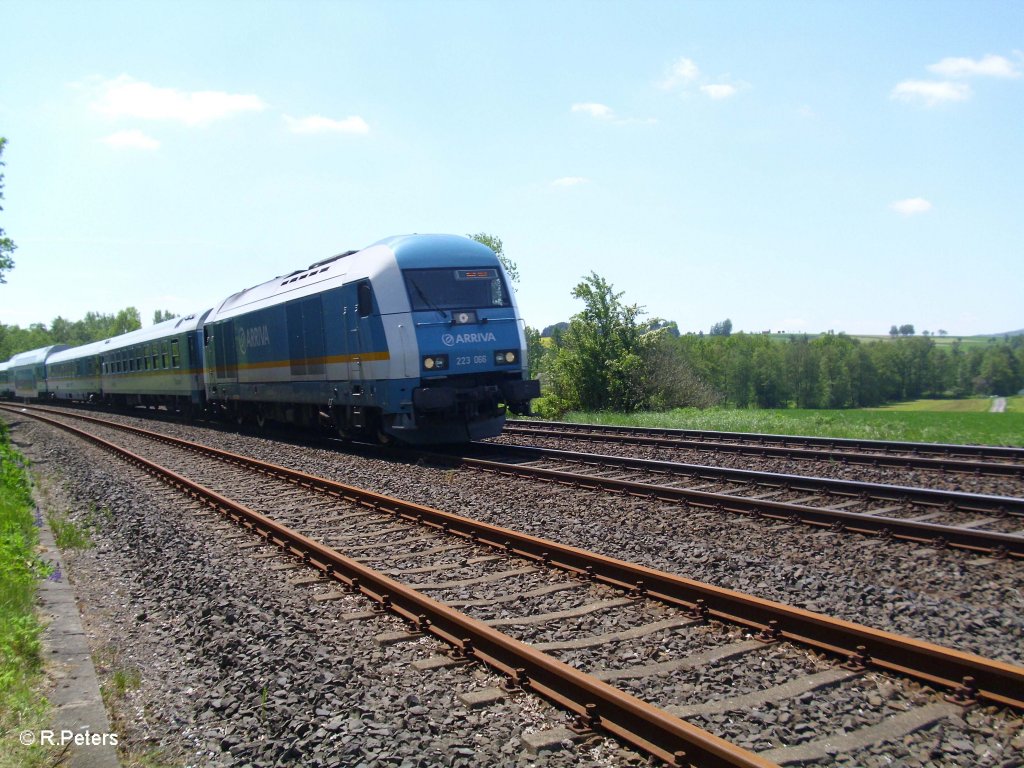 223 066 mit dem Alex nach Hof bei Sch�nfeld. 04.06.10