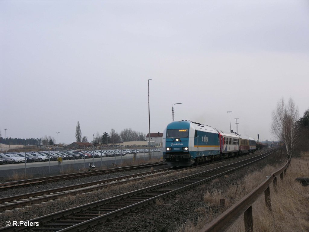 223 067 durchf�hrt Wiesau/Oberpfalz mit eine rAlex-Wagen �berf�hrung. 14.03.09