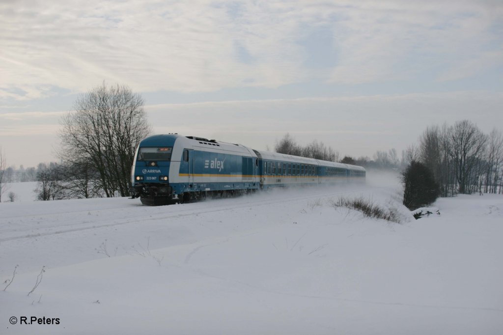 223 067 zieht bei Sch�nfeld den ALX84102 nach Hof am 28.12.10