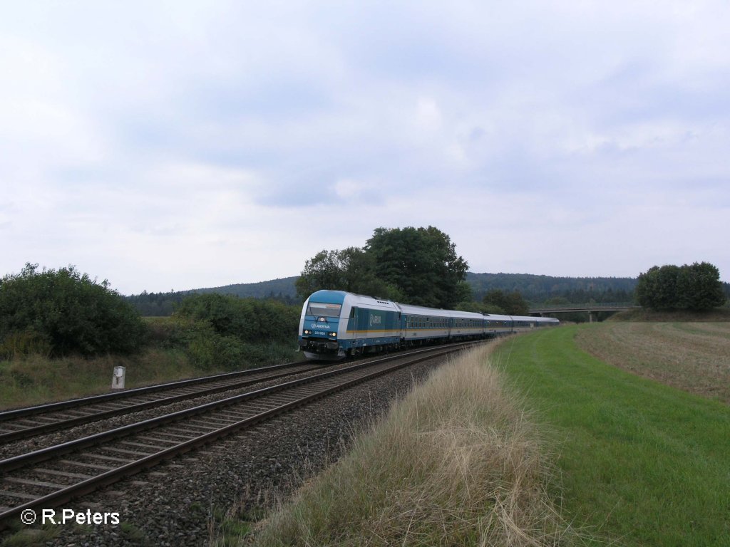 223 068 zieht den ALX37983 nach M�nchen durch die Kurve bei Oberteich. 12.09.08
