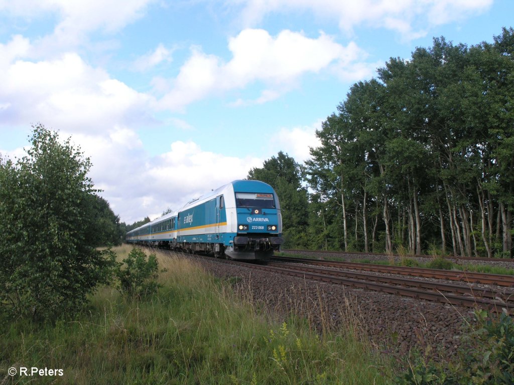 223 068 zieht bei Sch�nfeld den ALX37987 nach M�nchen. 15.07.09
