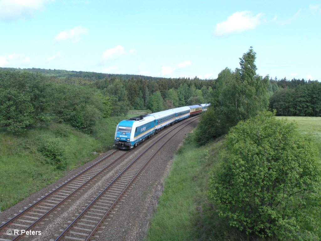 223 069 zieht bei Oberteich den ALX37979 nach M�nchen. 08.06.09
