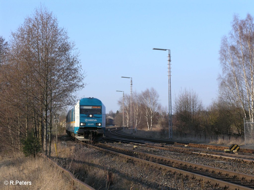 223 071 f�hrt in Wiesau/Oberpfalz mit den ALX37987 nach M�nchen ein. 31.03.09