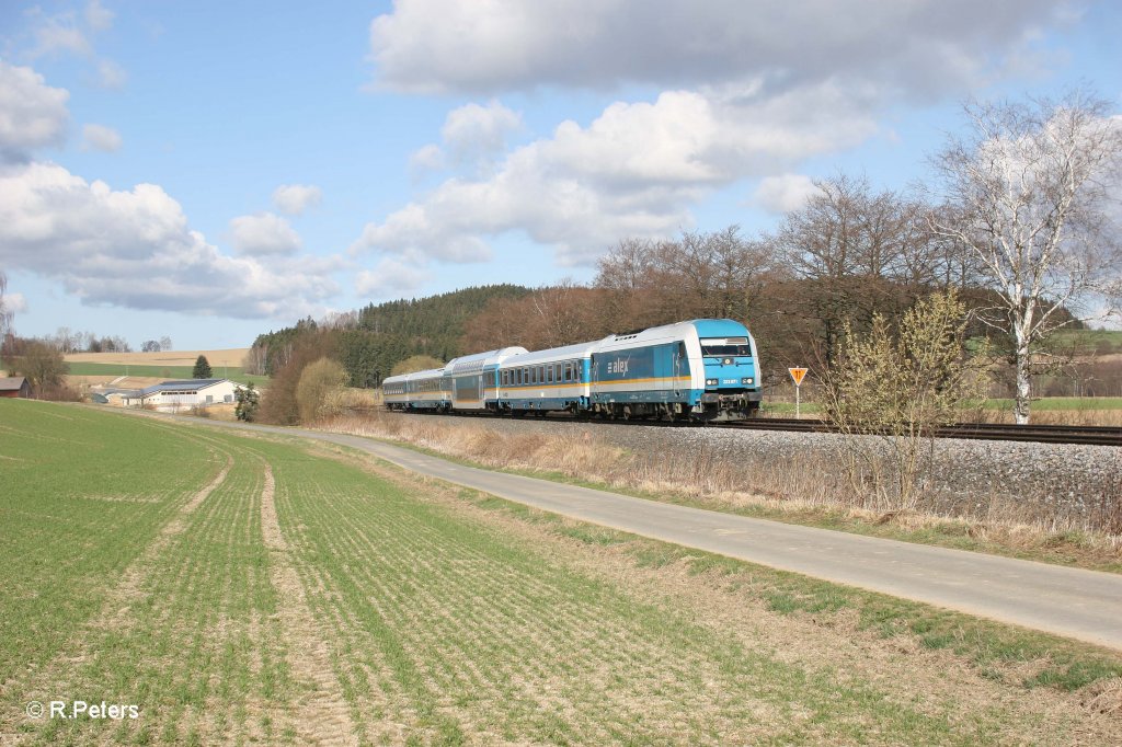 223 071 mit dem ALX84111 Hof - M�nchen bei Lengenfeld. 01.04.12