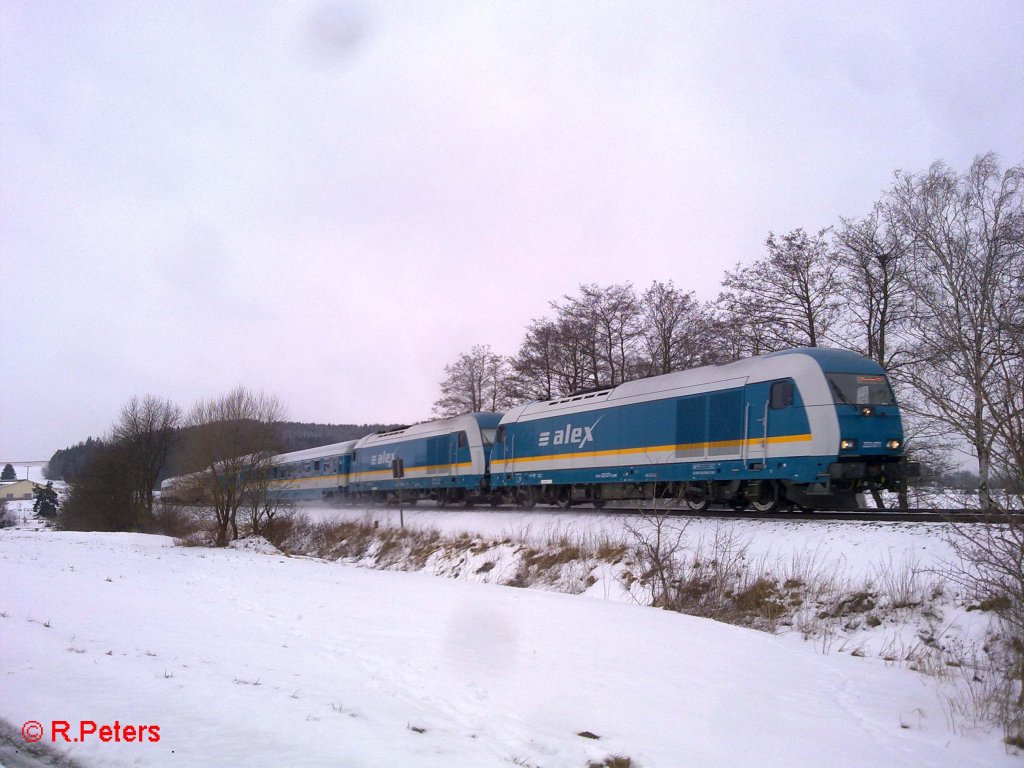 223 071 und eine Schwestermaschine mit dem ALX84115 Hof - M�nchen bei Lengenfeld. 21.12.11