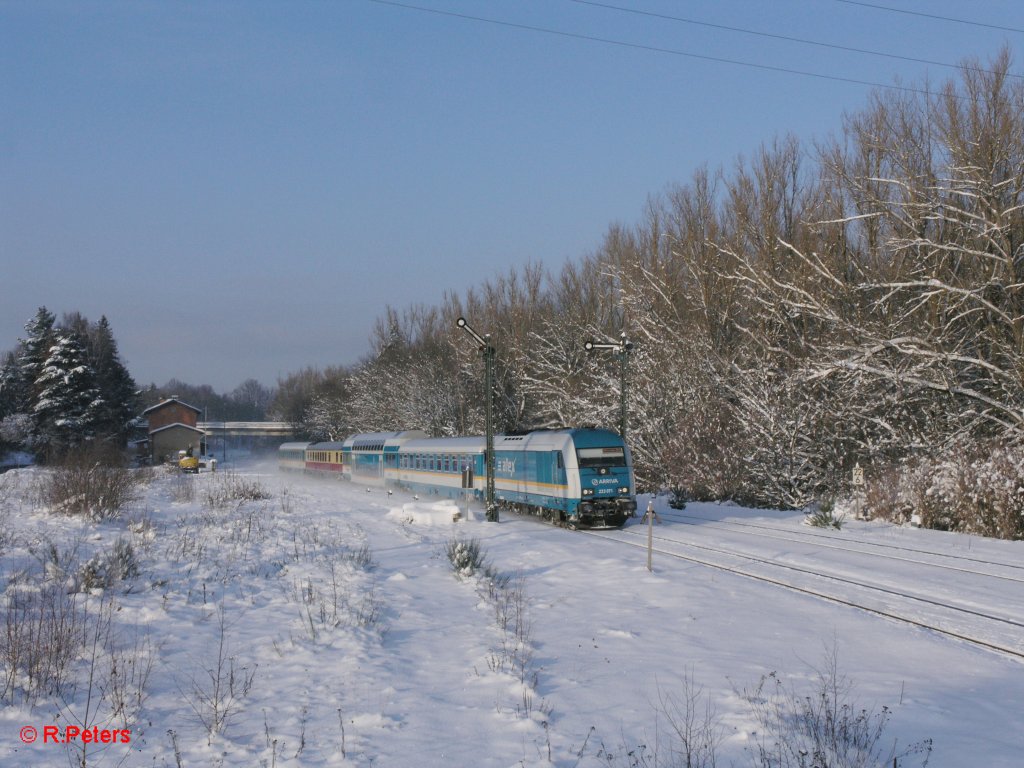 223 071 zieht den ALX87015 nach M�nchen durch Reuth bei Erbendorf 3.12.10