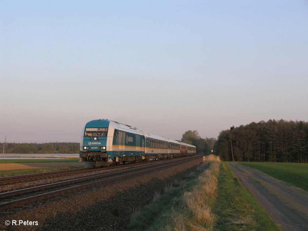 223 071 zieht bei Oberteich den ALX37982 nach Hof. 21.04.09
