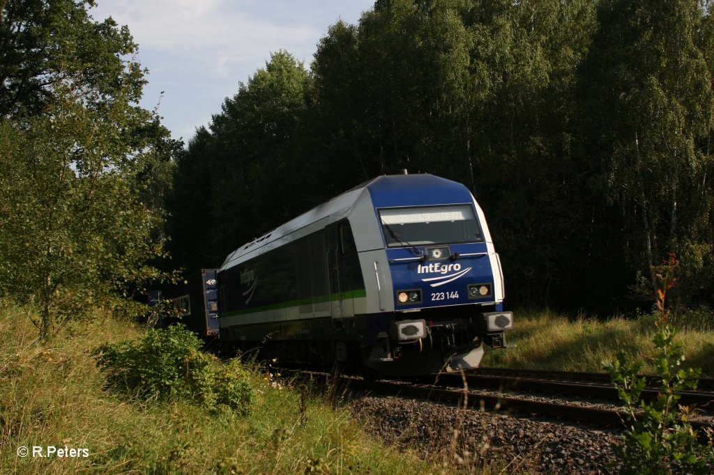 223 144 mit den DGS 69059 nach N�rnberg bei Sch�nfeld. 23.08.11
