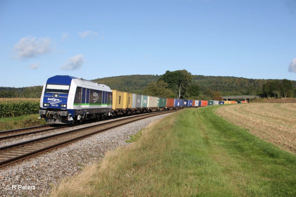 223 152 mit DGS95299 Containerzug nach N�rnberg bei Oberteich. 14.09.11
