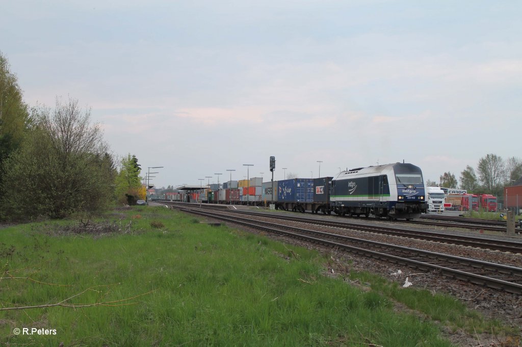 223 152 verl�sst Wiesau mit dem Containerzug ATW Wiesau - Schweinfurt. 05.05.13