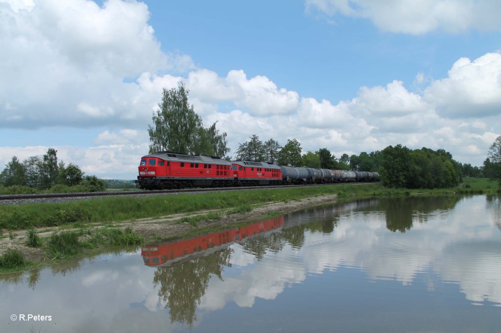 232 252-6 + 232 609-8 mit umgeleiteten Kesselzug s�dlich von Wiesau. 06.06.13