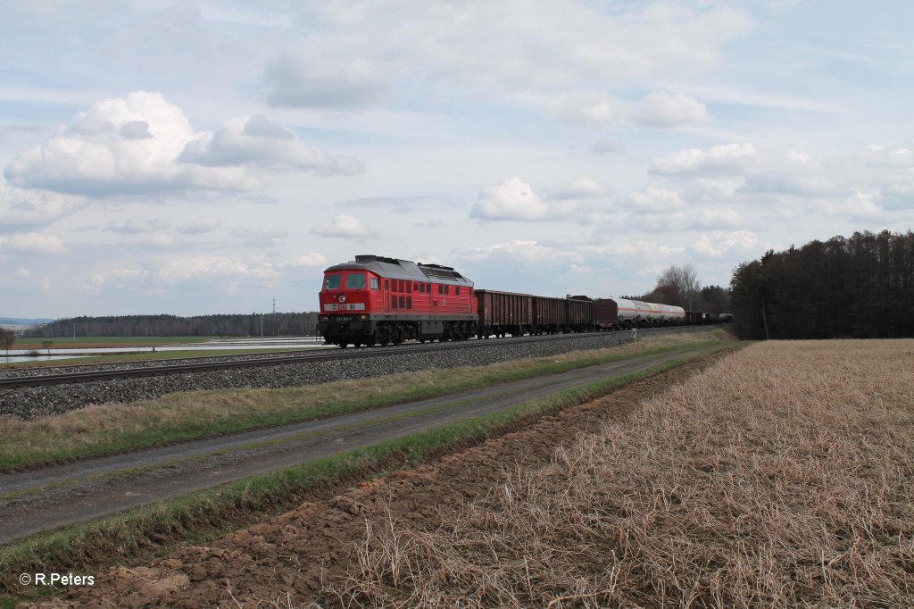 232 262-6 mit einem Umleiterg�terzug bei Oberteich. 17.04.13