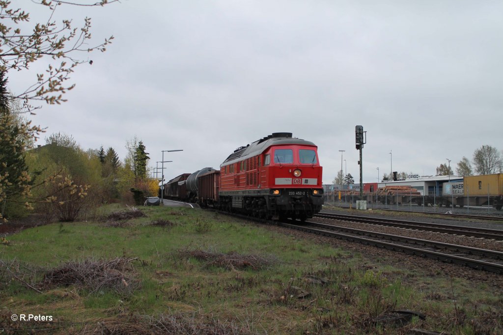 232 452-2 mit dem umgeleiteten 45262 Cheb - N�rnberg in Wiesau. 28.04.13
