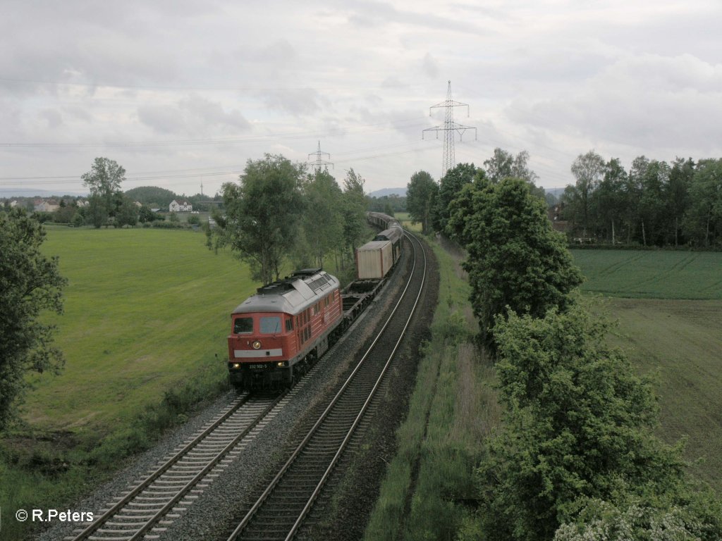232 502-5 mit einem Umleiter G�terzug bei Richt nach N�rnberg. 26.05.10
