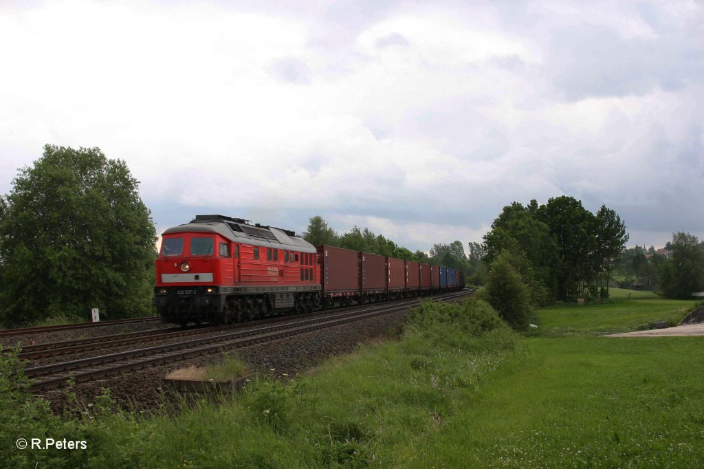 232 527-2 mit dem Containerzug aus Schwandorf bei Sch�nfeld. 01.06.12