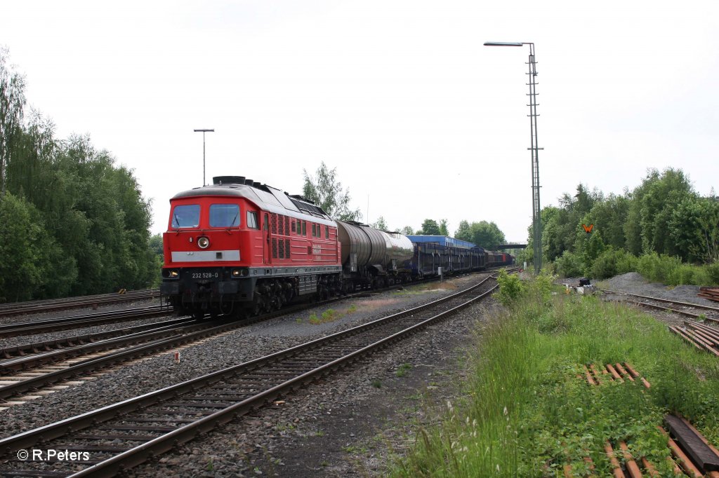 232 528-0 f�hrt mit dem 45367 N�rnberg - Chep in Marktredwitz ein. 31.05.12